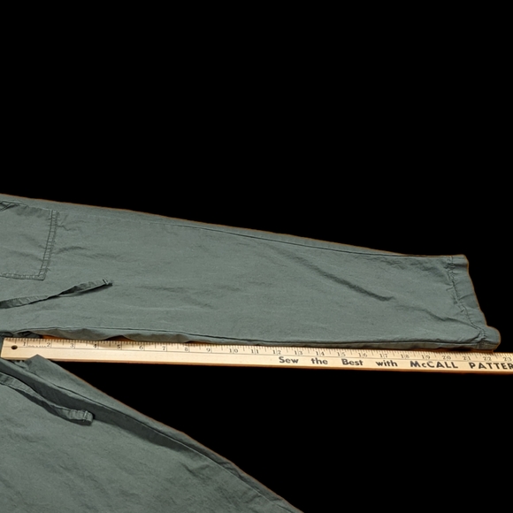 New York & Company Sage Green Lightweight Capri Pants Shorts Size Small NWT - Picture 5 of 10